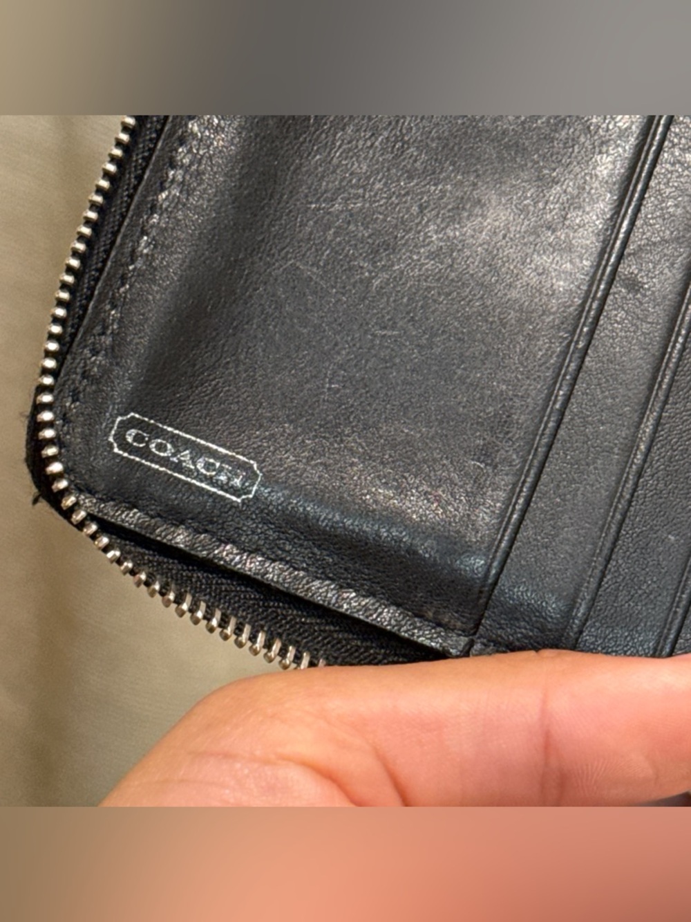Coach Black Leather Zip-Around Wallet with Contrast Stitching - Picture 4 of 6